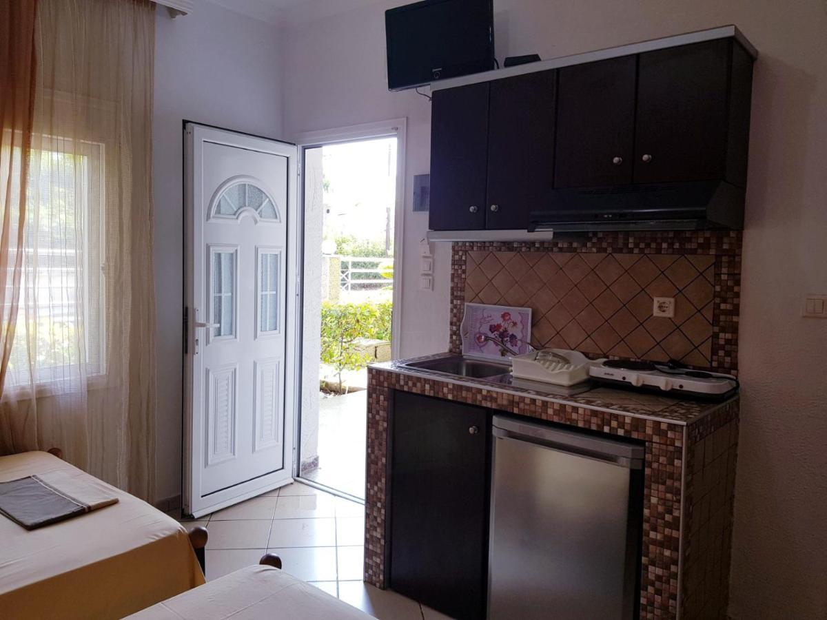 Konstantinos-Elli Rooms Vrasná Esterno foto