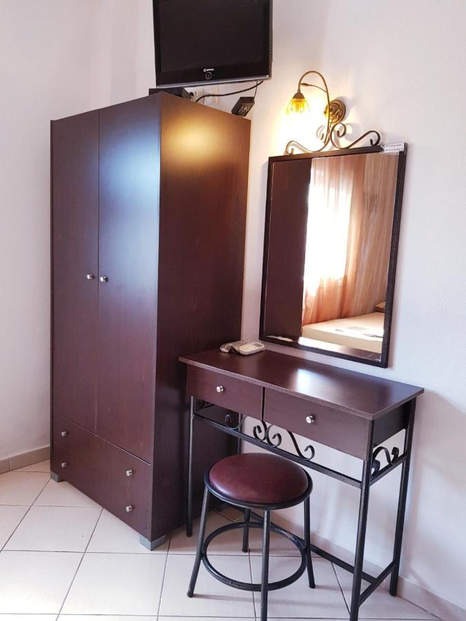Konstantinos-Elli Rooms Vrasná Esterno foto