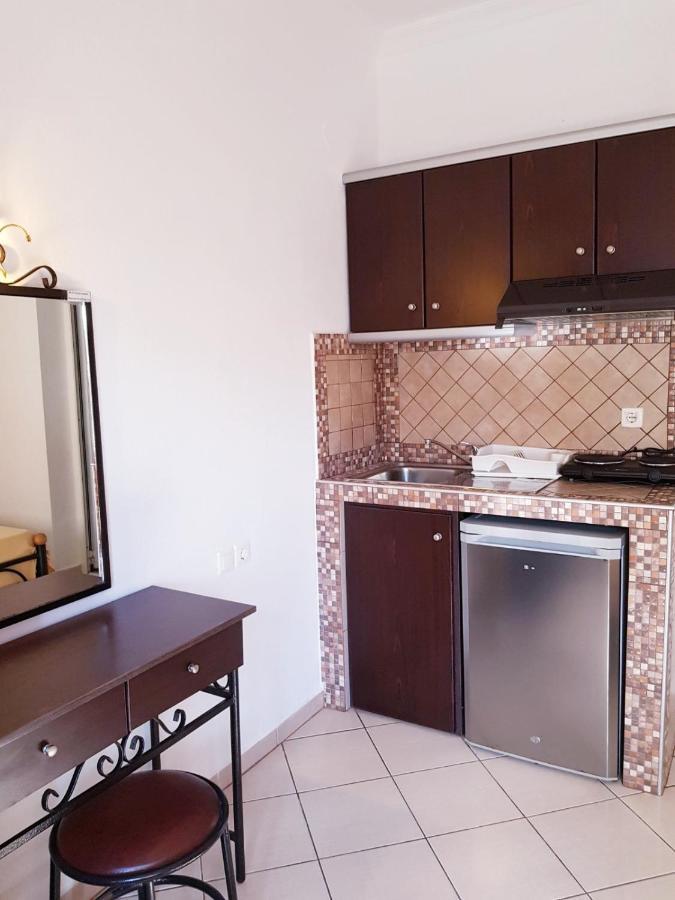 Konstantinos-Elli Rooms Vrasná Esterno foto
